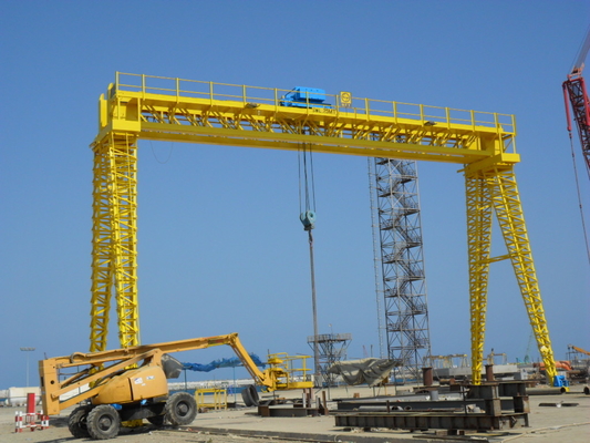 42M Açıklıklı Trussed Tip Portal Vinç Tersanede 75 Ton Kapasite