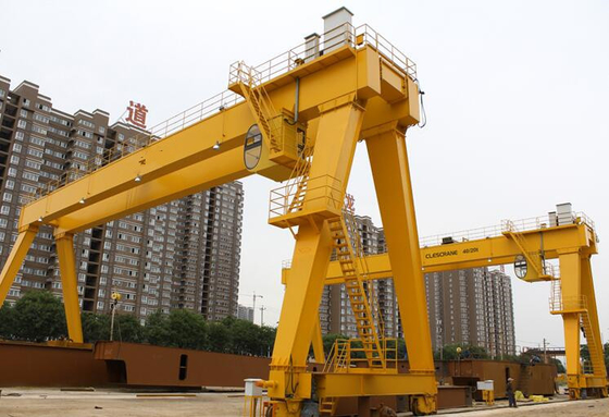42M Açıklıklı Trussed Tip Portal Vinç Tersanede 75 Ton Kapasite