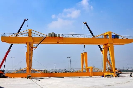 Ağır Görevli Çift Çubuklı Gantry Kiremit Polyurethane tampon 0-30 M/Min Trolley Hızı
