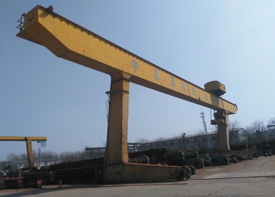 380V 60HZ Raylı Mobil Portal Vinç 15 Ton 20 Ton 25 Ton Gezer Vinç