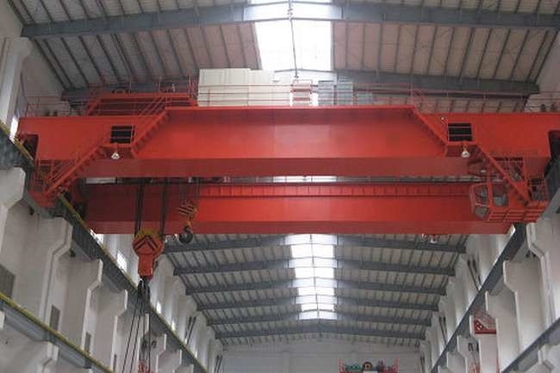 Q235B Q345C 32 tonluk köprü vinci Atölyesi Çift bantlı yukarıdaki yolcu vinci