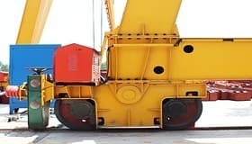 Polyurethane tamponlu güçlü elektrikli çift kirişli gantry vinci