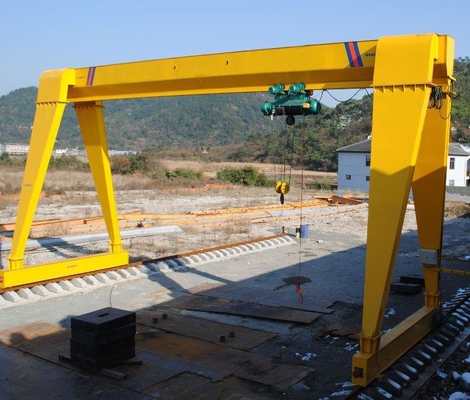 380V 60HZ Raylı Mobil Portal Vinç 15 Ton 20 Ton 25 Ton Gezer Vinç
