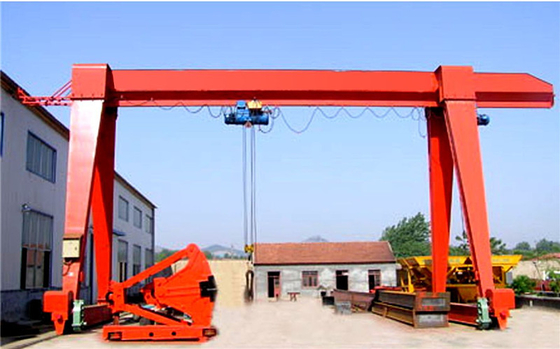 380V 60HZ Raylı Mobil Portal Vinç 15 Ton 20 Ton 25 Ton Gezer Vinç