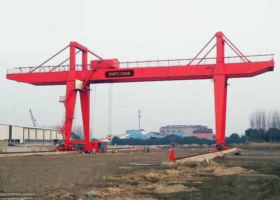 Elektrikle çalışan 10-75t çift bantlı Gantry vinci Kablosuz uzaktan kumanda ile pürüzsüz kaldırma
