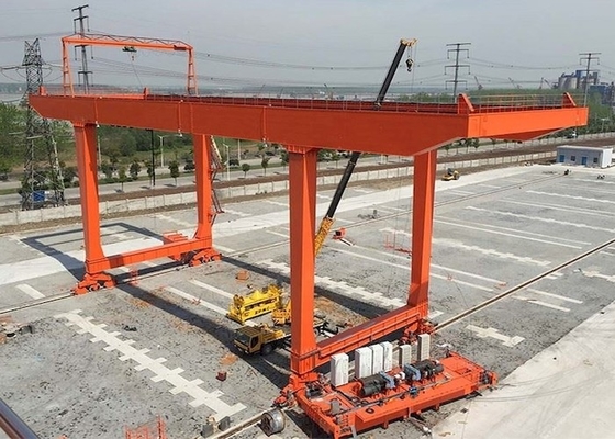 RMG Lastik Lastik Raylı Konteyner Portal Vinç 40T Malzeme Taşıma Vinci