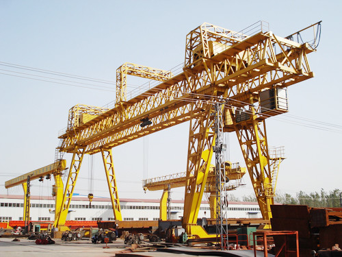 Ağır Görevli Çift Çubuklı Gantry Kiremit 10-75t kaldırma kapasitesi Schneider Motoru A5-A8 Çalışma Görevi