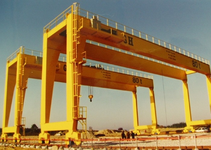 Açıklık 26m 30m 35m Liman Konteyner Vinç 200KW - 300KW RMG Raylı Köprülü
