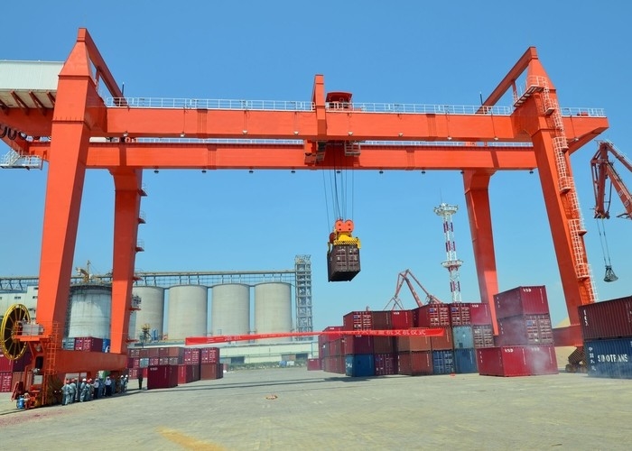 Eritme İşleri İçin Güçlü Rulman Kapasitesi Çift Kirişli Portal Vinç 5-50 Ton