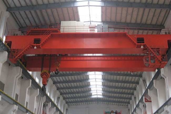 Q235B Q345C 32 tonluk köprü vinci Atölyesi Çift bantlı yukarıdaki yolcu vinci