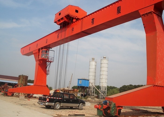 Endüstriyel Elektrikli 5 Ton - 30 Ton Portal Vinç 4.5m Açıklıklı Tek Kirişli Goliath Vinç